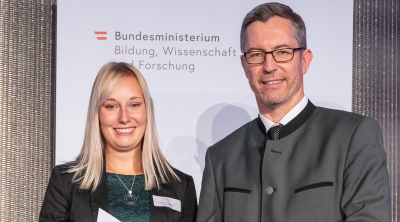 Barbara Gigerl Receives Award for Outstanding Master